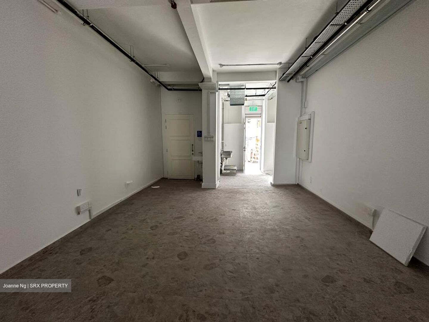 Rowell Road (D8), Retail #570487171
